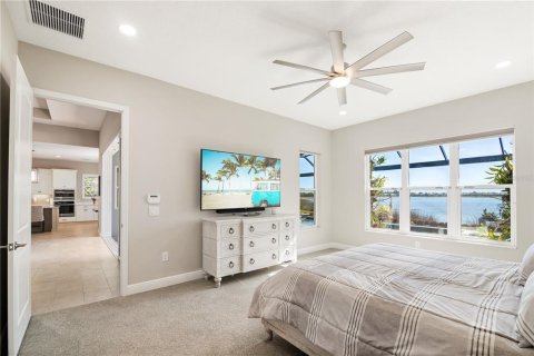 House in Sarasota, Florida 4 bedrooms, 264.77 sq.m. № 2114622 - photo 15