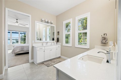 House in Sarasota, Florida 4 bedrooms, 264.77 sq.m. № 2114622 - photo 21