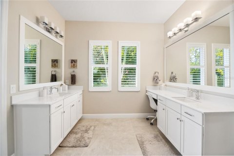 House in Sarasota, Florida 4 bedrooms, 264.77 sq.m. № 2114622 - photo 19