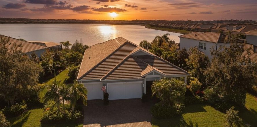 House in Sarasota, Florida 4 bedrooms, 264.77 sq.m. № 2114622