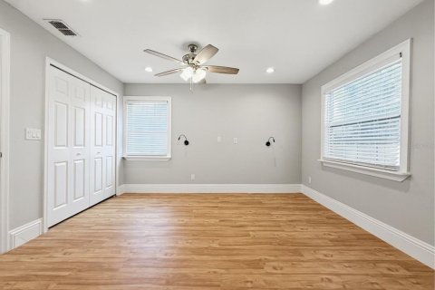 House in Orlando, Florida 3 bedrooms, 148.64 sq.m. № 2393707 - photo 13