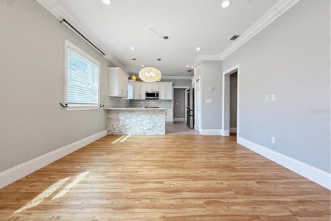 House in Orlando, Florida 3 bedrooms, 148.64 sq.m. № 2393707 - photo 6