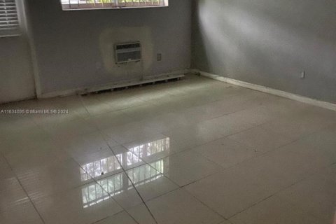 Condominio en venta en Miami Beach, Florida, 1 dormitorio, 61.59 m2 № 1859713 - foto 7