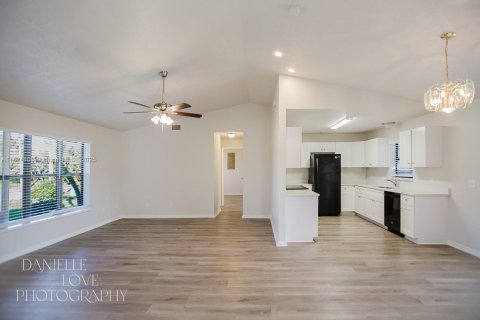 House in Port St. Lucie, Florida 3 bedrooms, 122.17 sq.m. № 1809147 - photo 8