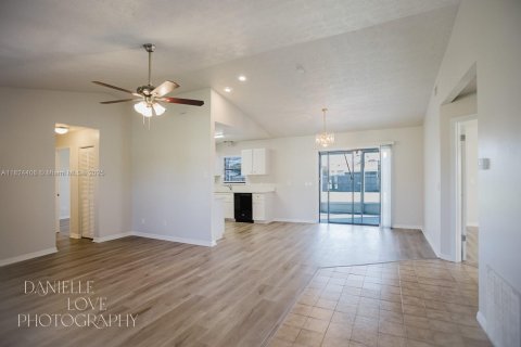 House in Port St. Lucie, Florida 3 bedrooms, 122.17 sq.m. № 1809147 - photo 7