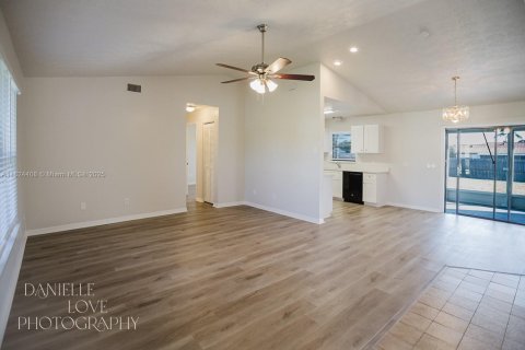 House in Port St. Lucie, Florida 3 bedrooms, 122.17 sq.m. № 1809147 - photo 6