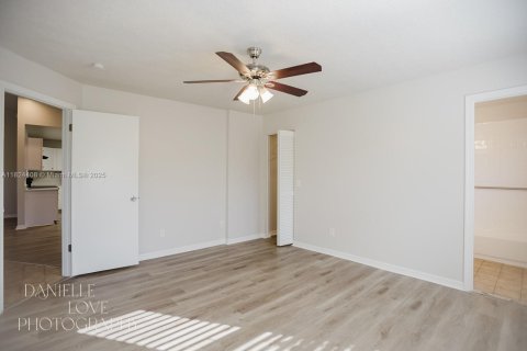 House in Port St. Lucie, Florida 3 bedrooms, 122.17 sq.m. № 1809147 - photo 17