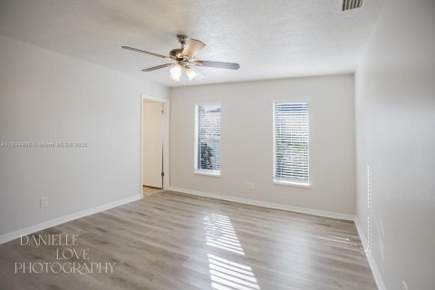 House in Port St. Lucie, Florida 3 bedrooms, 122.17 sq.m. № 1809147 - photo 16