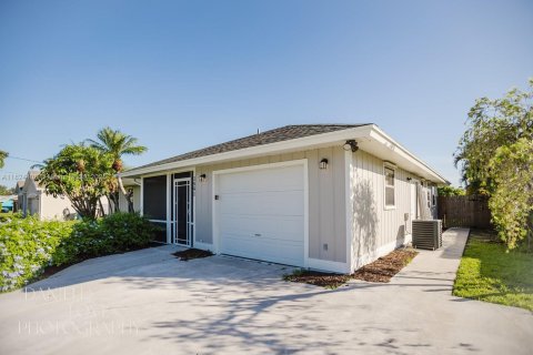 House in Port St. Lucie, Florida 3 bedrooms, 122.17 sq.m. № 1809147 - photo 4