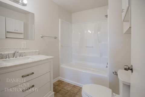 House in Port St. Lucie, Florida 3 bedrooms, 122.17 sq.m. № 1809147 - photo 27