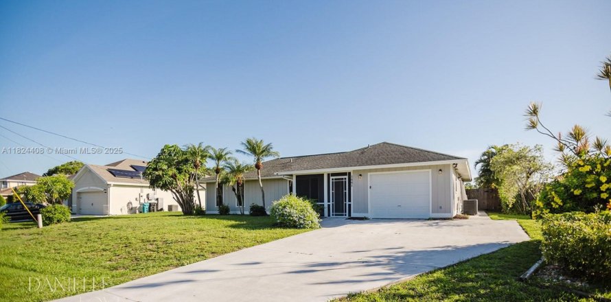House in Port St. Lucie, Florida 3 bedrooms, 122.17 sq.m. № 1809147