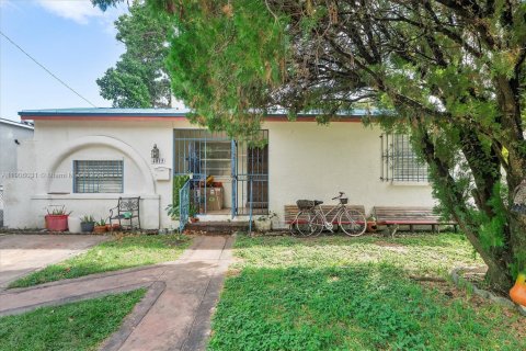 Villa ou maison à vendre à Miami, Floride: 3 chambres, 121.52 m2 № 1956662 - photo 1