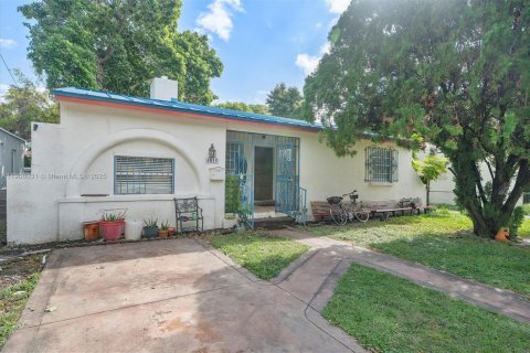 Villa ou maison à vendre à Miami, Floride: 3 chambres, 121.52 m2 № 1956662 - photo 2