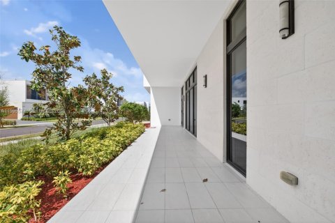 House in Weston, Florida 5 bedrooms, 498.7 sq.m. № 2065174 - photo 7