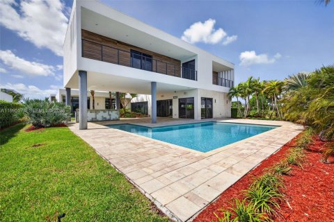 House in Weston, Florida 5 bedrooms, 498.7 sq.m. № 2065174 - photo 15