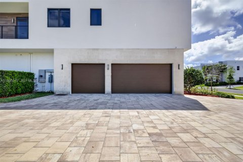 House in Weston, Florida 5 bedrooms, 498.7 sq.m. № 2065174 - photo 9