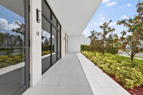 House in Weston, Florida 5 bedrooms, 498.7 sq.m. № 2065174 - photo 6