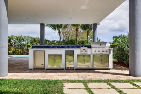 House in Weston, Florida 5 bedrooms, 498.7 sq.m. № 2065174 - photo 22