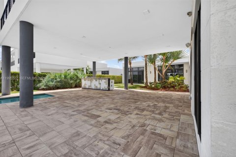 House in Weston, Florida 5 bedrooms, 498.7 sq.m. № 2065174 - photo 17