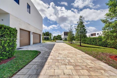 House in Weston, Florida 5 bedrooms, 498.7 sq.m. № 2065174 - photo 10