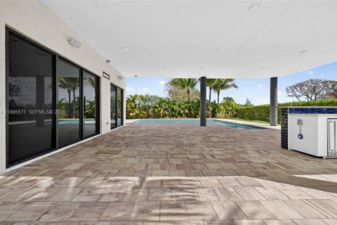 House in Weston, Florida 5 bedrooms, 498.7 sq.m. № 2065174 - photo 28