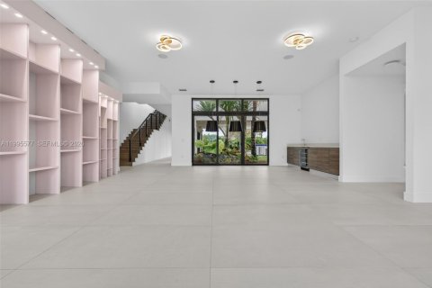 House in Weston, Florida 5 bedrooms, 498.7 sq.m. № 2065174 - photo 30