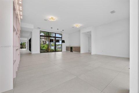 House in Weston, Florida 5 bedrooms, 498.7 sq.m. № 2065174 - photo 29