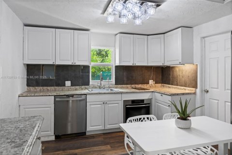 House in Dania Beach, Florida 3 bedrooms № 1479638 - photo 7