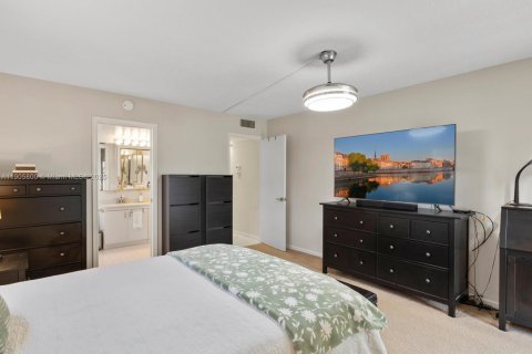 Купить кондоминиум в Коконат Крик, Флорида 2 спальни, 119.94м2, № 1956421 - фото 19