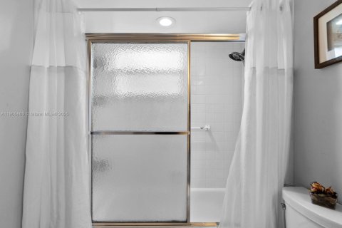 Купить кондоминиум в Коконат Крик, Флорида 2 спальни, 119.94м2, № 1956421 - фото 17