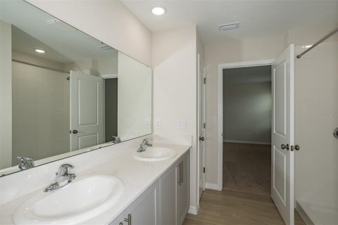 House in Dade City, Florida 4 bedrooms, 206.8 sq.m. № 2220038 - photo 5