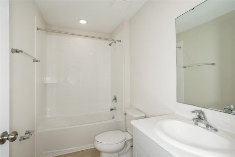 House in Dade City, Florida 4 bedrooms, 206.8 sq.m. № 2220038 - photo 17