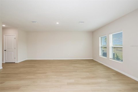 House in Dade City, Florida 4 bedrooms, 206.8 sq.m. № 2220038 - photo 11