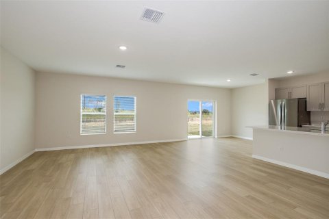 House in Dade City, Florida 4 bedrooms, 206.8 sq.m. № 2220038 - photo 3