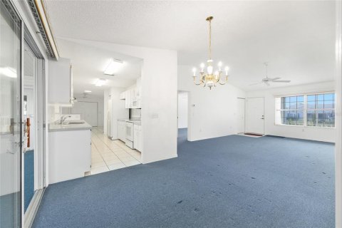 House in Ocala, Florida 2 bedrooms, 128.95 sq.m. № 2224565 - photo 10