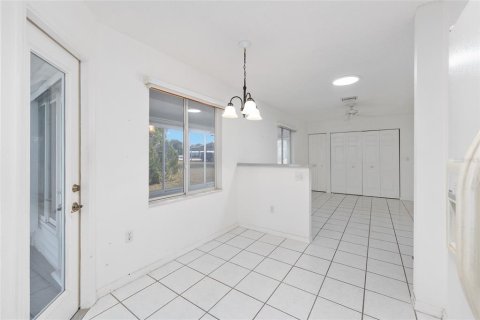 House in Ocala, Florida 2 bedrooms, 128.95 sq.m. № 2224565 - photo 15
