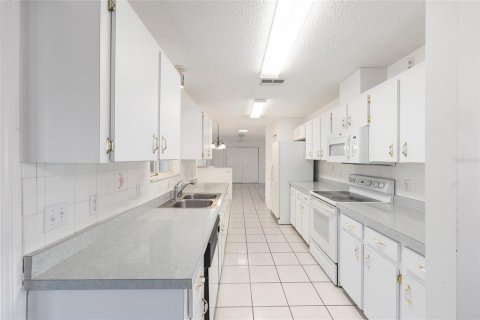 House in Ocala, Florida 2 bedrooms, 128.95 sq.m. № 2224565 - photo 12