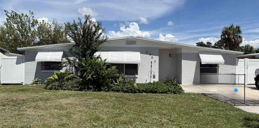 Villa ou maison à Tampa, Floride 4 chambres, 142.88 m2 № 1904297