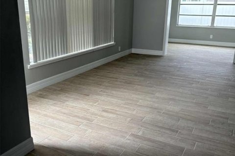 Villa ou maison à vendre à Tampa, Floride: 4 chambres, 142.88 m2 № 1904297 - photo 2