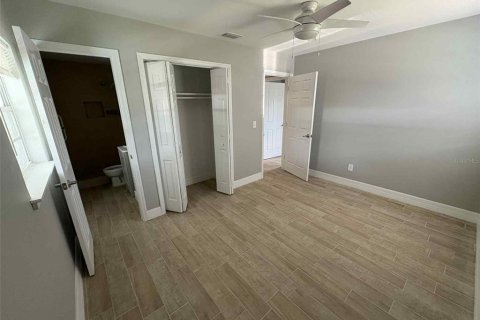 Villa ou maison à vendre à Tampa, Floride: 4 chambres, 142.88 m2 № 1904297 - photo 8