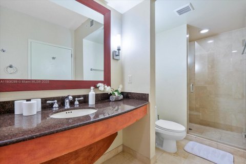 Condo in Sunny Isles Beach, Florida  № 1956905 - photo 19