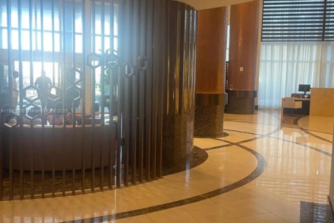 Condo in Sunny Isles Beach, Florida  № 1956905 - photo 3