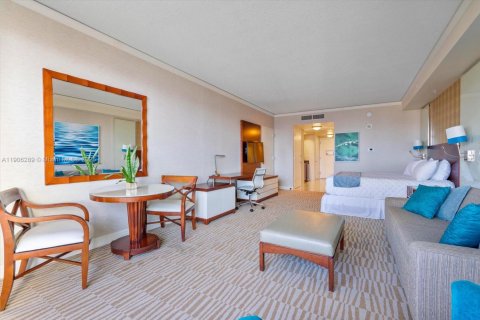 Condo in Sunny Isles Beach, Florida  № 1956905 - photo 12