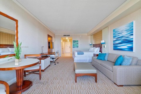 Condo in Sunny Isles Beach, Florida  № 1956905 - photo 11