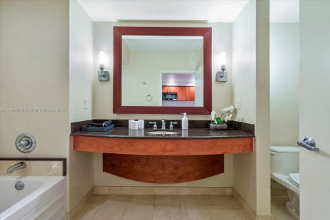 Condo in Sunny Isles Beach, Florida  № 1956905 - photo 17