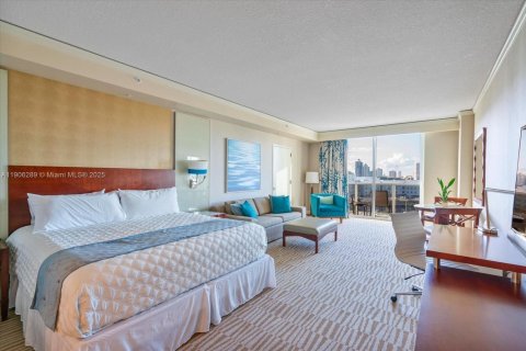 Condo in Sunny Isles Beach, Florida  № 1956905 - photo 8