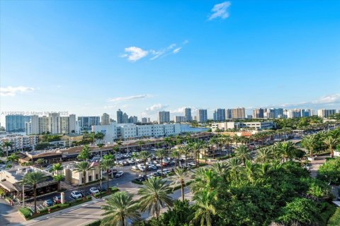 Condo in Sunny Isles Beach, Florida  № 1956905 - photo 15