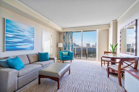 Condo in Sunny Isles Beach, Florida  № 1956905 - photo 9