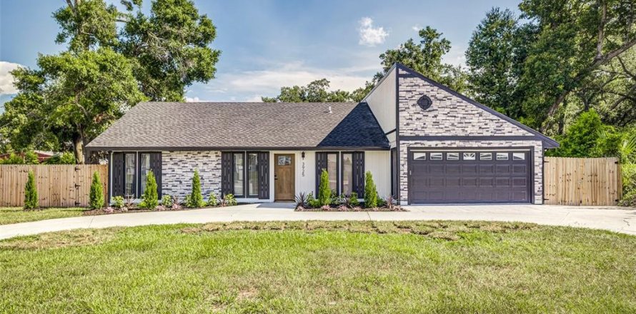 House in Lakeland, Florida 4 bedrooms, 153.57 sq.m. № 1869832