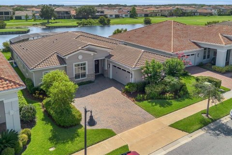 House in Orlando, Florida 4 bedrooms, 287.44 sq.m. № 1784563 - photo 2